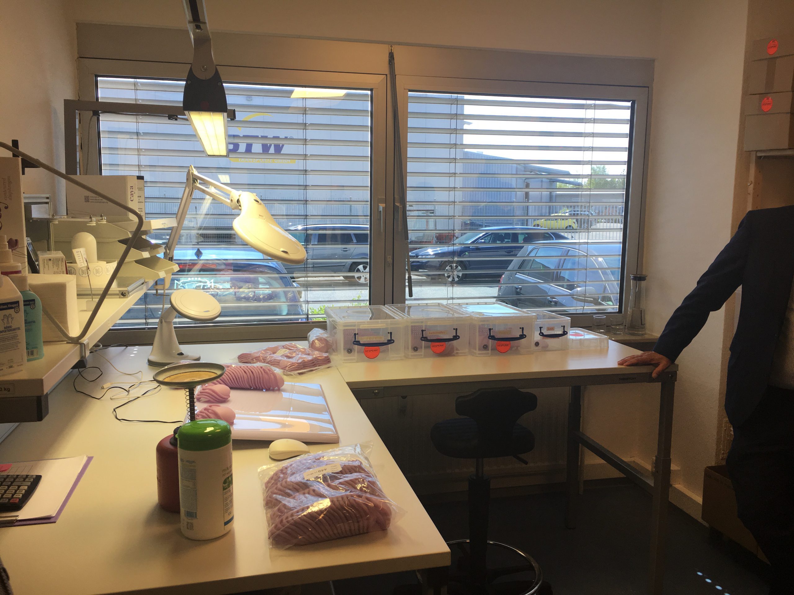 Itt ellenőrzik a pesszáriumokat